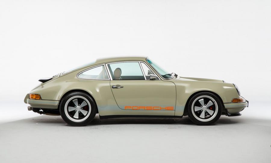  Porsche 911 Restomod by Theon 2016 года  (фото 2 из 40)
